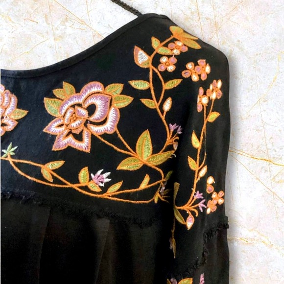 In Loom Blouse Boho Peasant Women's Small Black/Floral Embroidered Pleated Top - Picture 6 of 10